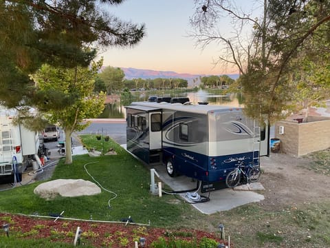 Gorgeous Extra Large Coastal California Dream RV Drivable vehicle in Rio Del Mar