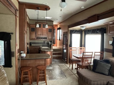 Lake Country - 2013 Jayco Pinnacle - Holiday Park Resort Towable trailer in Lake Country