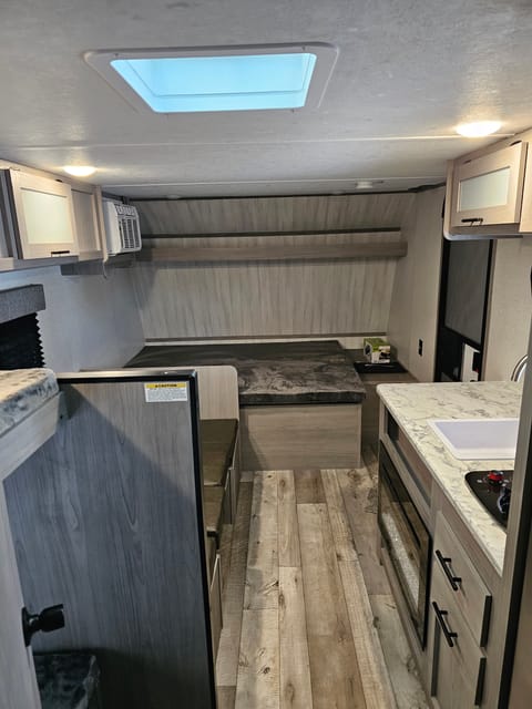 2023 Coleman Dream Chaser 17b Towable trailer in Casa Grande