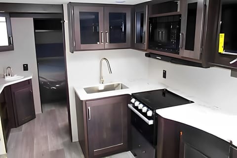 2023 Grand Design Transcend Xplor 265BH: Spacious, Modern, and Pet-Friendly Towable trailer in Pembroke Pines