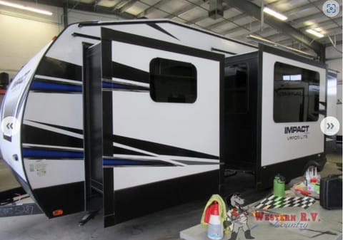 2019 Keystone Impact Toy hauler trailer Towable trailer in Camrose