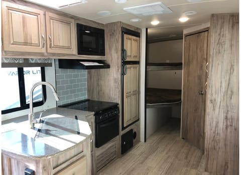 Cottage on Wheels - Palomino Solaire 24bhs Towable trailer in Tiny