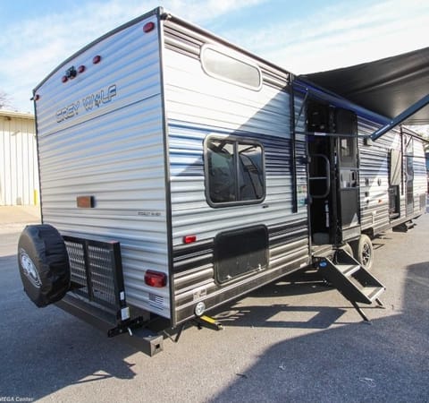 2020 Forest River Cherokee Grey Wolf Black Label Towable trailer in Ponca City