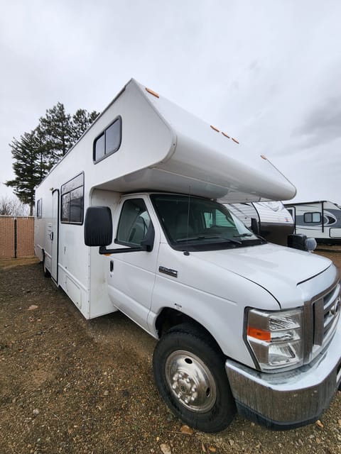 Thor Majestic 28A (30ft RV) Drivable vehicle in Spokane Valley