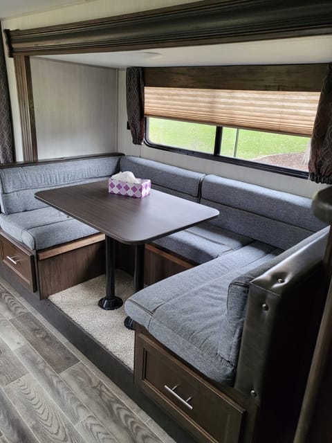 2019 Forest River Cherokee Grey Wolf with Slideout Tráiler remolcable in Lake Elmo