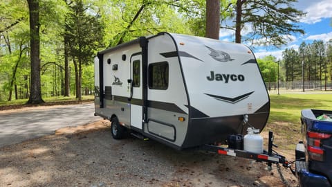 Cozy Vacation RV Getaway | 2022 Jayco Jayflight Tráiler remolcable in Richardson
