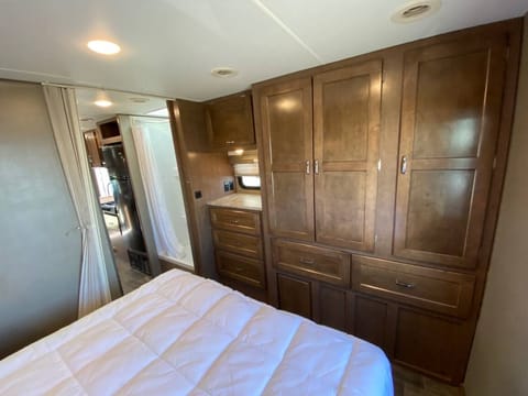 2019 Winnebago Outlook 27D Drivable vehicle in Camano Island