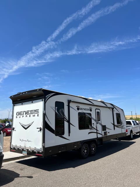 Genesis Supreme (Sleeps 7!) Towable trailer in Surprise