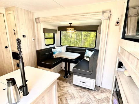 2023 - 1 Private King Bedroom & Bunkhouse, Family Friendly, Free Generator Towable trailer in Everett