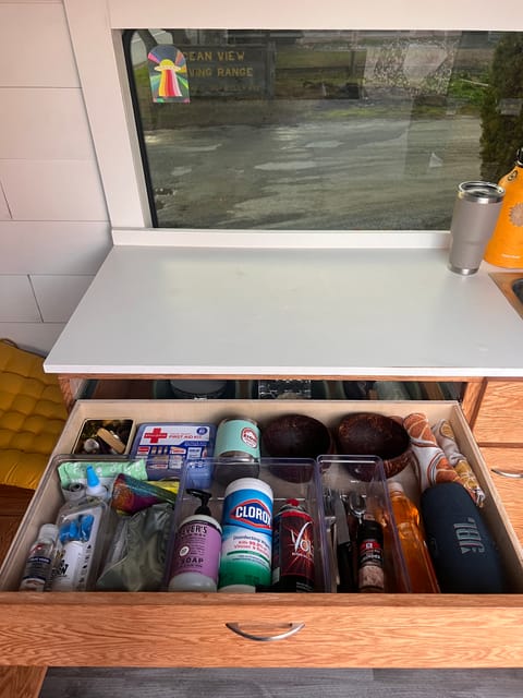 Fully stocked kitchen!