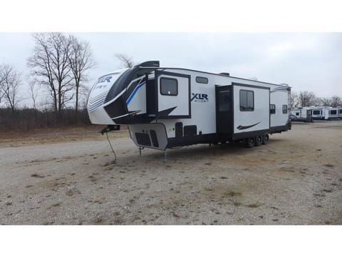 "COMFY CAMPER" Forest River XLR BOOST 36TSX16 Towable trailer in Corona