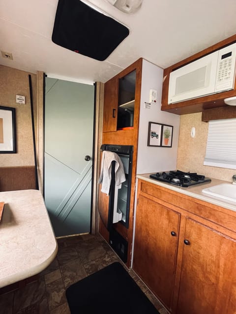 Travel Trailer - 2012 Skyline Aljo Towable trailer in Carson City