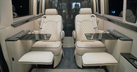 NEW 2024 Ultimate Toys Luxury Coach Executive Fahrzeug in Leonia