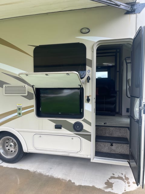 2017 Thor Compass 23tk Drivable vehicle in Pleasant Grove