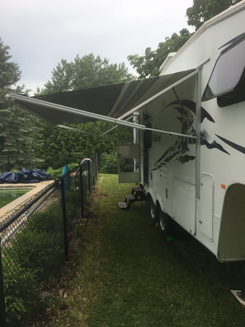 2010 Forest River Wildcat Towable trailer in Kawartha Lakes