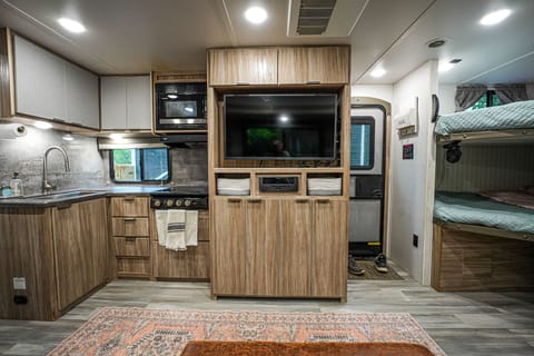 2022 Winnebago Minnie 2301BHS (delivery available)- Just show up and glamp! Remorque tractable in Siloam Springs
