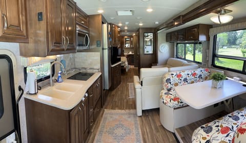 2018 Thor Miramar RV (STATIONARY ONLY) Véhicule routier in Florida