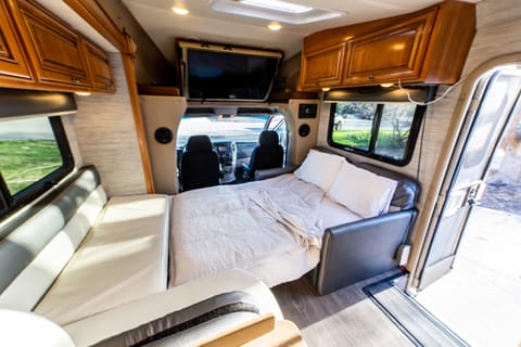 Magical Knight Bus! 2016 Thor Citation Sprinter 24SL - EZ to Drive! Drivable vehicle in Hyde Park