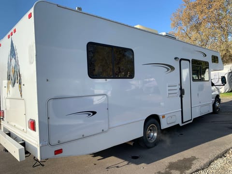 2017 Ultimate Family Getaway Majestic 28A Grizzly 7 Vehículo funcional in Millcreek