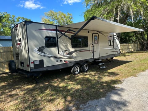 Luxurious camping, sleeps up to 8 Towable trailer in Lutz