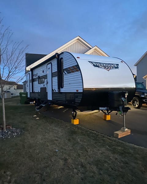 2021 Forest River Wildwood X-Lite Towable trailer in Eden Prairie