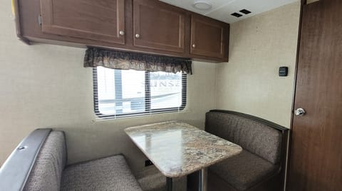 The Fern - CLEAN, LIKE NEW, Keystone Couple's Coach #choosehappytrails Towable trailer in Barrie