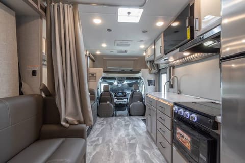 2023 Thor Mercedes Benz Quantum Motorhome Drivable vehicle in Rancho Penasquitos