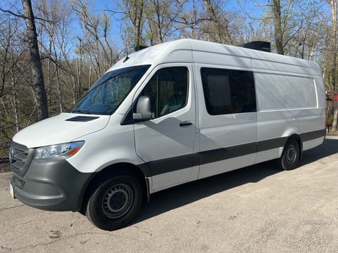 2022 Mercedes-Benz Sprinter RV Motorhome Campervan Campervan in Cedar Rapids