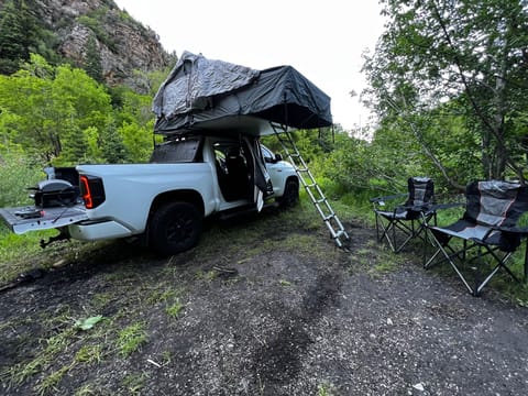 SMITTY BILT TRUCK CAMPER - 2017 TOYOTA TUNDRA Camping-car in Millcreek