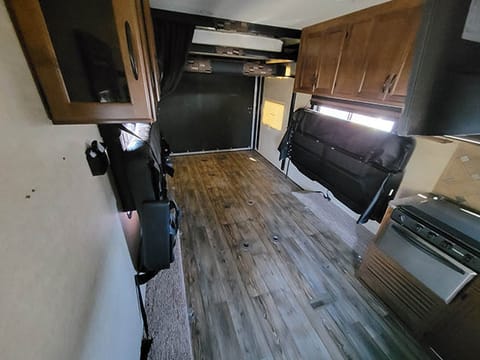 13ft box Toyhauler Towable trailer in Playa Vista