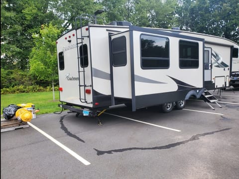 WHY CAMP, WHEN YOU CAN GLAMP?!  (DELIVERY ONLY) Towable trailer in Manchester