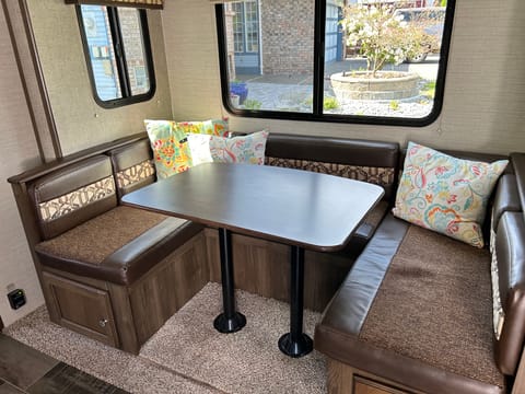 Dinette converts to another sleeping area (double)
Best for 2 kids or 1 adult, not great for 2 adults