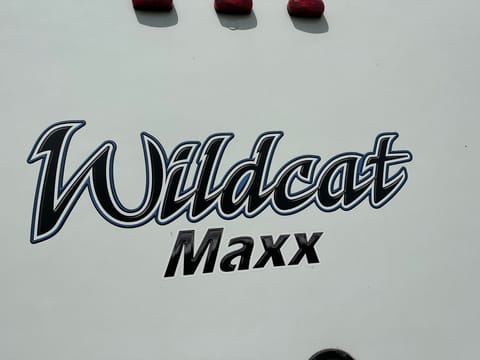 Wildcat Maxx self-leveling Trailer - bunk house with private main bedroom! Towable trailer in Rancho Cucamonga