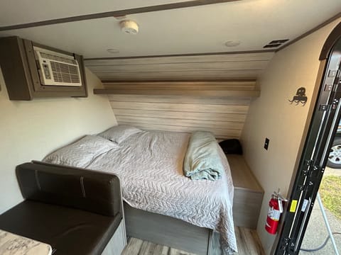 2023 Coleman Lantern 17B Towable trailer in Vallejo