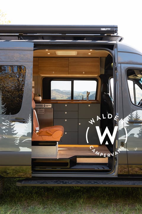 "Walden" Adventure Ready Campervan - Mercedes-Benz Sprinter Reisemobil in Acton