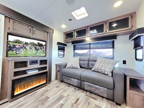 2022 Venture Rv Sporttrek ST312VIK Towable trailer in Laveen Village