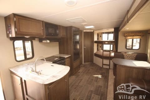 2016 Keystone Ultra Light Bullet- Dreams do come true- Travel BC in our RV! Tráiler remolcable in Kimberley