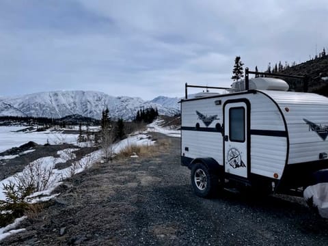 Netflix And Glamp - 2021 Riverside RV Retro Ziehbarer Anhänger in Anchorage