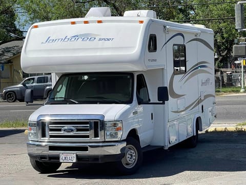 2009 Jamboree Motorhome w Slideout 26FT "THE PERFECT GETAWAY VACATION". Véhicule routier in Florin