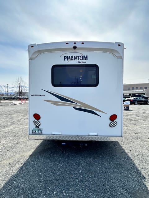 KRIS 2019 Nexus Phantom 31-P Drivable vehicle in Anchorage