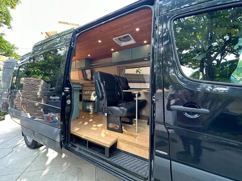 Family-friendly Sprinter Campervan! Reisemobil in Portland