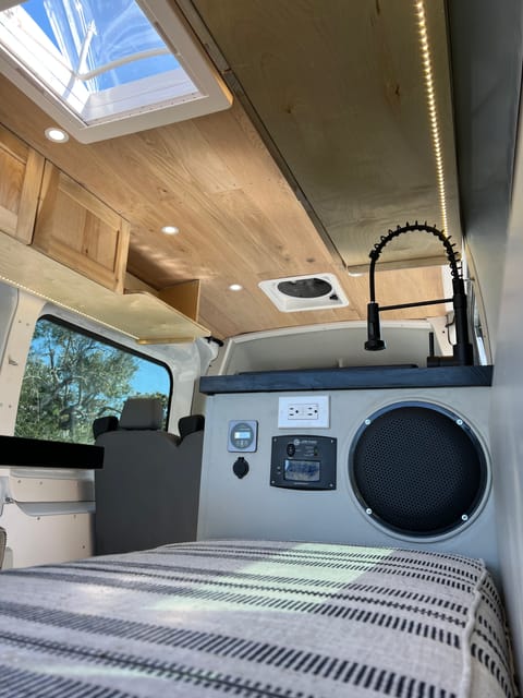 Sweet 2018 Ford 350 Sprinter Van Camping-car in Mar Vista