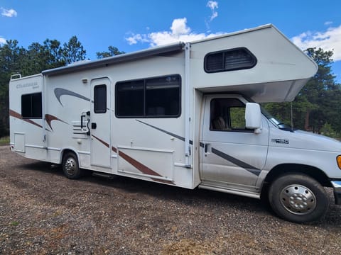 2004 Four Winds Chateau Drivable vehicle in Evergreen