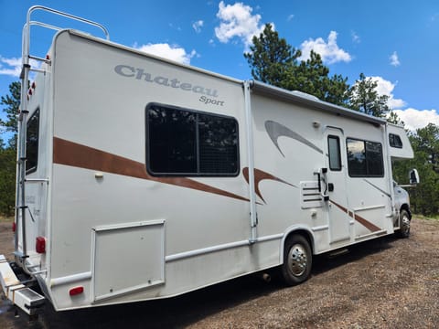 2004 Four Winds Chateau Drivable vehicle in Evergreen