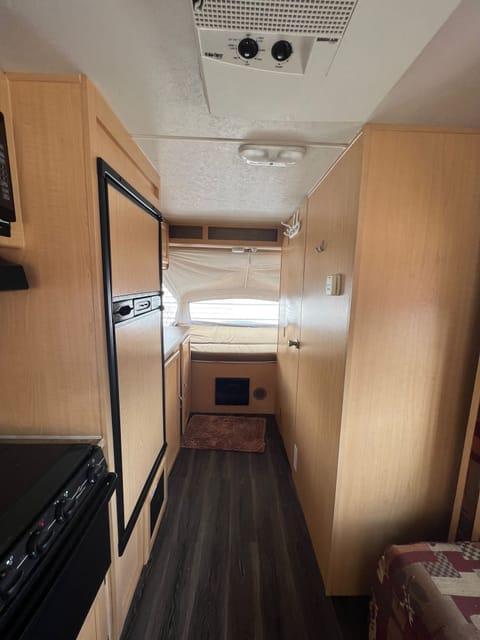 Bright Haven: Your Spacious Oasis for Unforgettable Adventures! Sleeps 7 Towable trailer in London