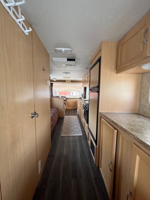 Bright Haven: Your Spacious Oasis for Unforgettable Adventures! Sleeps 7 Towable trailer in London