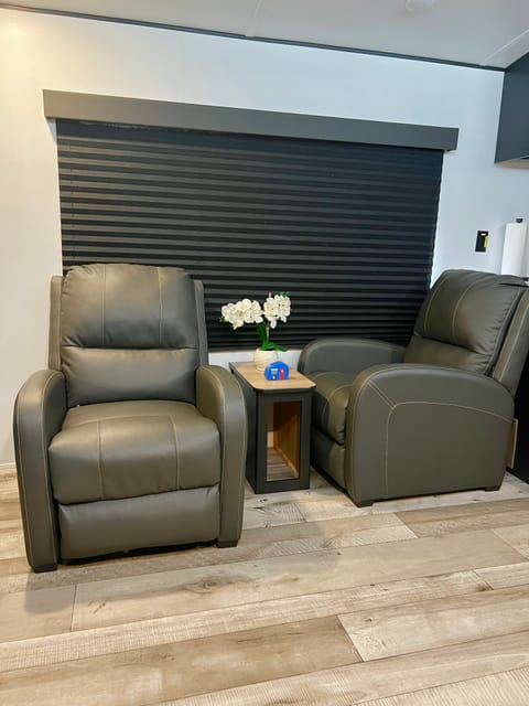 You can pull out these recliners and recline them all the way back. Perfect for watching movies!