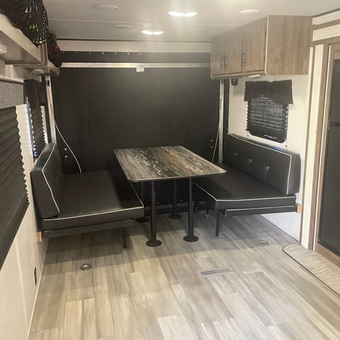 2021 Pioneer Toyhauler Towable trailer in Bakersfield