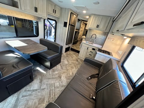 32: 2023 Luxury SUNSEEKER 10 Sleeper w Bunks! 2 SlideRooms -WiFi -Ebik Drivable vehicle in Laguna Hills