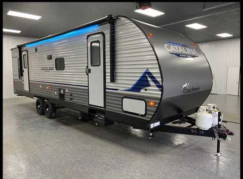 2023 Coachmen Catalina Sleeps 8 Towable trailer in Albuquerque